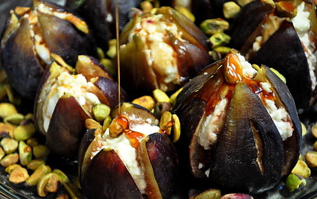 Goat_cheese_stuffed_roasted_figs