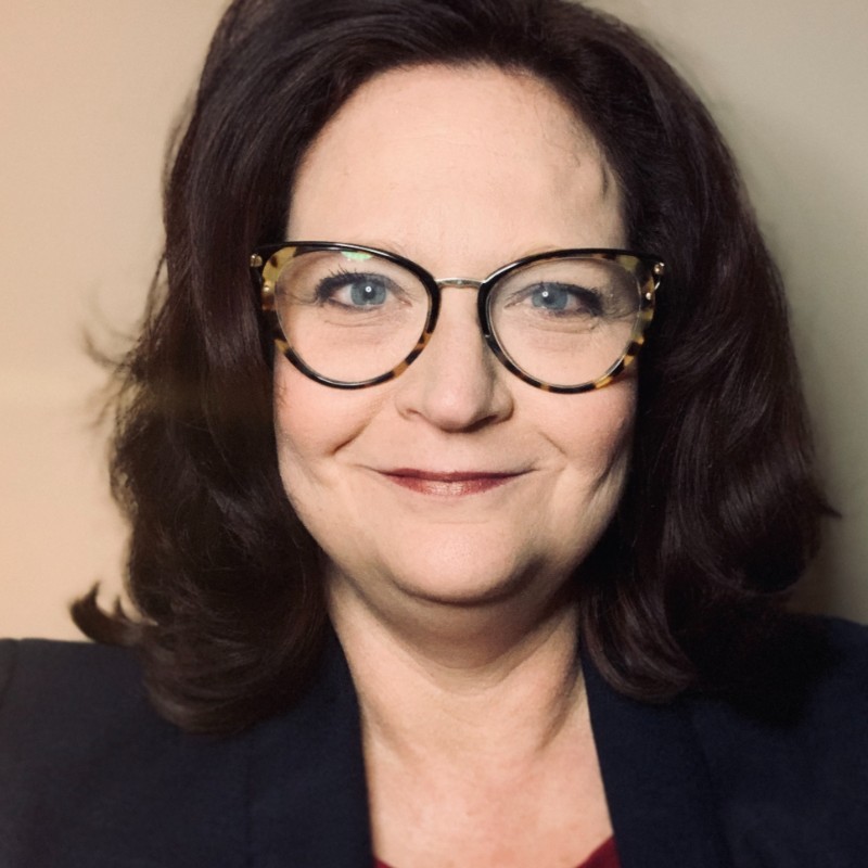 Scarlett of Suburbia — longtime wife, mother, and former corporate VP